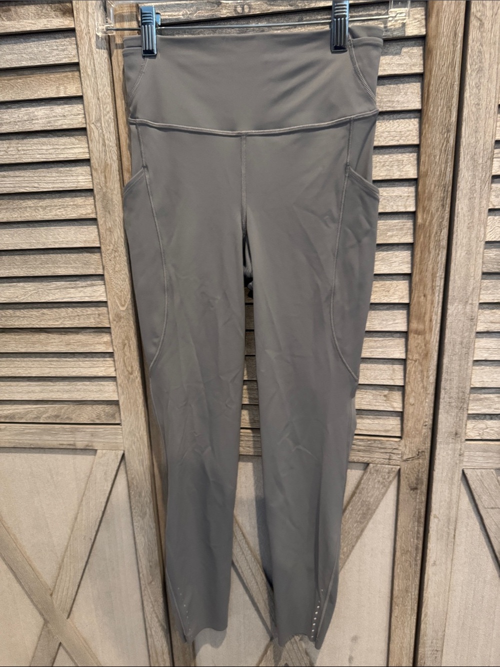 Lululemon High-Waist Gray Performance Leggings with Side Pockets
